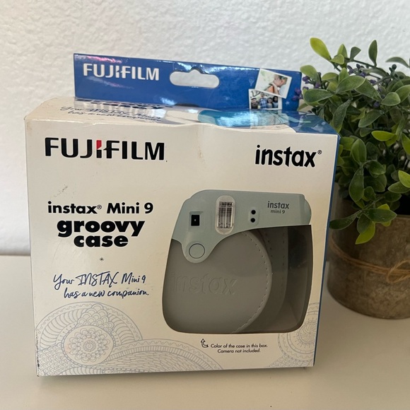 NEW FujiFilm Instax Mini 9 Groovy Camera Case Smokey White Gray - Picture 1 of 5